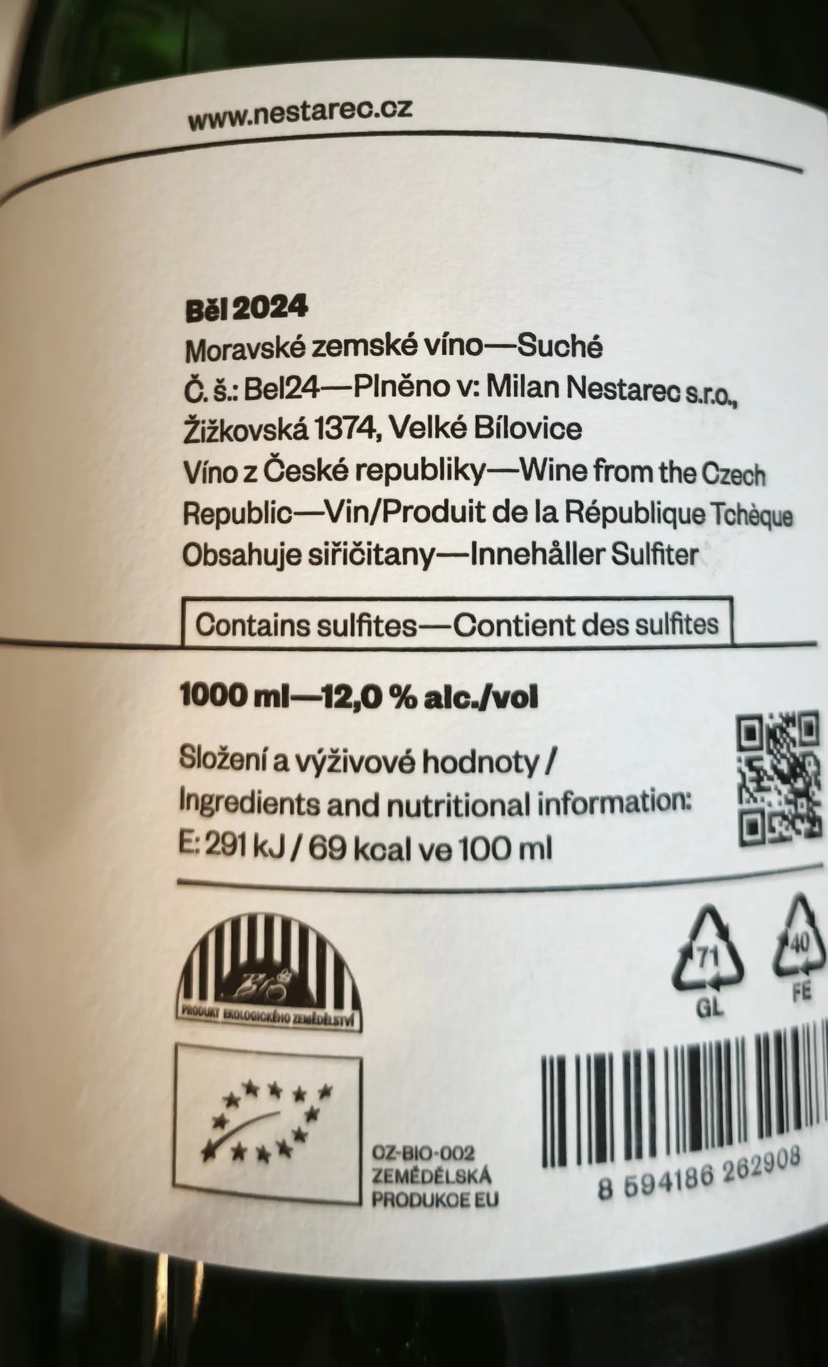 Zadní etiketa – BĚL